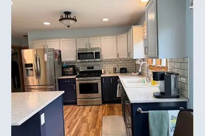 732  Sunnyview Dr, Racine, WI 53406 - Photo 4