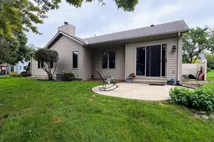 732 Sunnyview Dr, Racine, WI 53406 - Photo 2