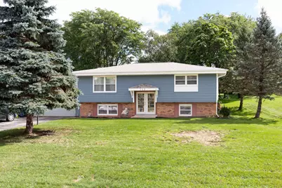 713  Oxford Dr, Hartland, WI 53029 - Photo 4