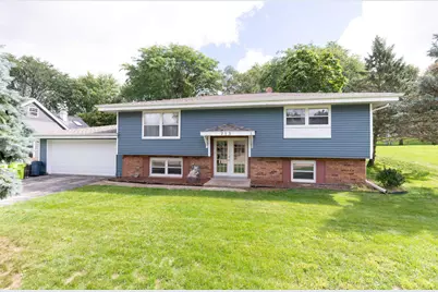 713  Oxford Dr, Hartland, WI 53029 - Photo 2
