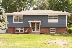 713 Oxford Dr, Hartland, WI 53029 - Photo 1