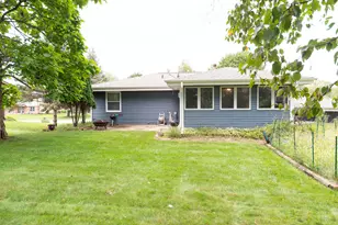 713 Oxford Dr, Hartland, WI 53029 - Photo 32