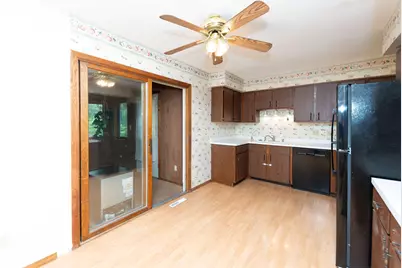 713  Oxford Dr, Hartland, WI 53029 - Photo 10