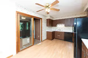 713 Oxford Dr, Hartland, WI 53029 - Photo 10