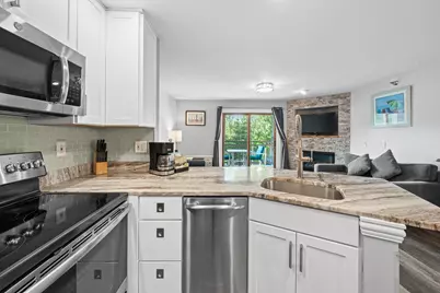 111  Center St #302, Lake Geneva, WI 53147 - Photo 6