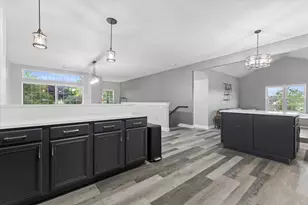 996 Bedford Ct, Racine, WI 53406 - Photo 8