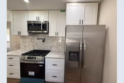 N88W14926  Jefferson Ave, Menomonee Falls, WI 53051 - Photo 2
