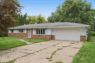 4608 W Reineking Dr, Sheboygan, WI 53083 - Photo 1
