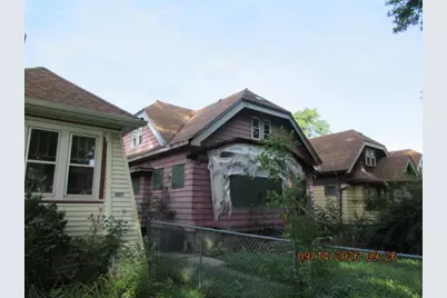 3931 N 24th Pl, Milwaukee, WI 53206 - Photo 2