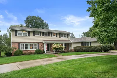 16040  Siesta Ln, Brookfield, WI 53005 - Photo 4