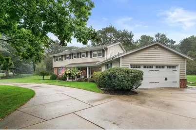 16040  Siesta Ln, Brookfield, WI 53005 - Photo 6