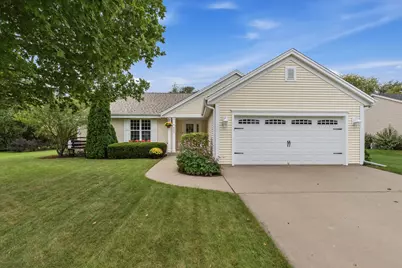 622  Hickory Hollow Rd, Racine, WI 53185 - Photo 1
