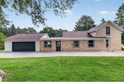 714  Summit St, Plymouth, WI 53073 - Photo 2