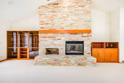 2128  Hunters Ridge Ct, Manitowoc, WI 54220 - Photo 8