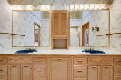 2128  Hunters Ridge Ct, Manitowoc, WI 54220 - Photo 38