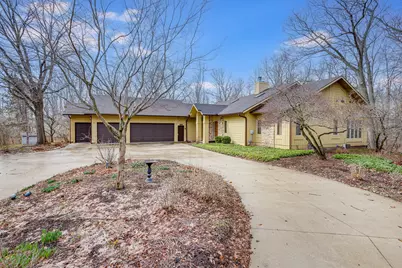 2128  Hunters Ridge Ct, Manitowoc, WI 54220 - Photo 2