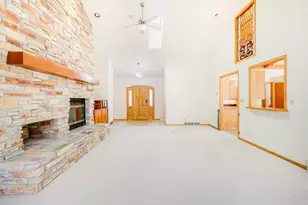 2128 Hunters Ridge Ct, Manitowoc, WI 54220 - Photo 6