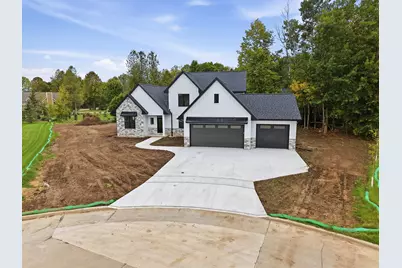 338  Mosie Ct, Manitowoc, WI 54220 - Photo 2