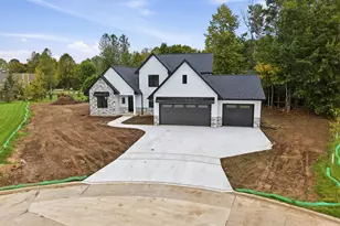 338 Mosie Ct, Manitowoc, WI 54220 - Photo 2