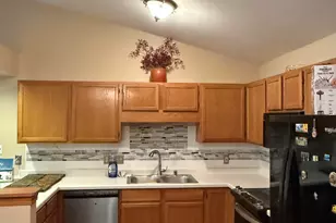 6205 S Creekside Dr, Cudahy, WI 53110 - Photo 6
