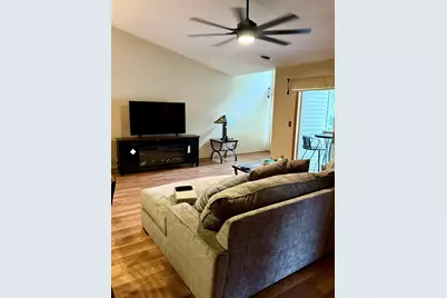 6205 S Creekside Dr #8, Cudahy, WI 53110 - Photo 4