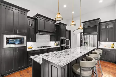 18425  Patti Ln, Brookfield, WI 53045 - Photo 6