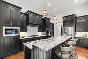 18425 Patti Ln, Brookfield, WI 53045 - Photo 6