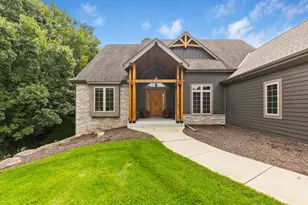 18425 Patti Ln, Brookfield, WI 53045 - Photo 2