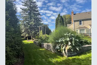 3925 W Sherbrooke Dr, Mequon, WI 53092 - Photo 40