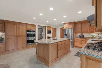 3925 W Sherbrooke Dr, Mequon, WI 53092 - Photo 8