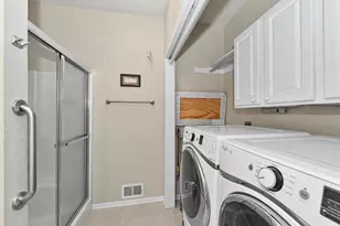 9227 S 54th St, Franklin, WI 53132 - Photo 18