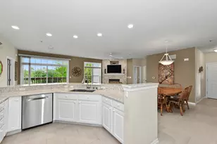 9227 S 54th St, Franklin, WI 53132 - Photo 14