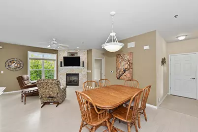 9227 S 54th St, Franklin, WI 53132 - Photo 6