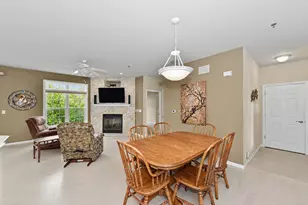 9227 S 54th St, Franklin, WI 53132 - Photo 6