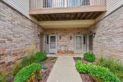 9227 S 54th St, Franklin, WI 53132 - Photo 2