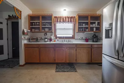 2035  Dustir Dr, Racine, WI 53402 - Photo 12