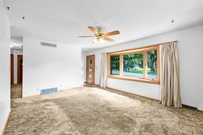 6041  Doyle St, Greendale, WI 53129 - Photo 6