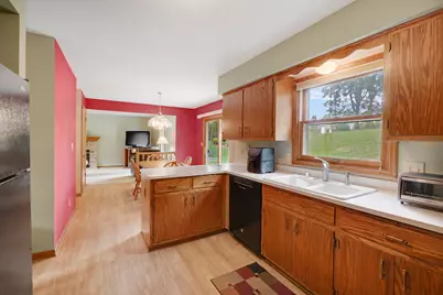 2724  Oakcrest Dr, Waukesha, WI 53188 - Photo 8