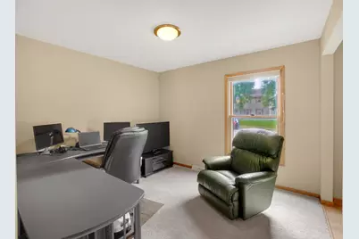 2724  Oakcrest Dr, Waukesha, WI 53188 - Photo 10