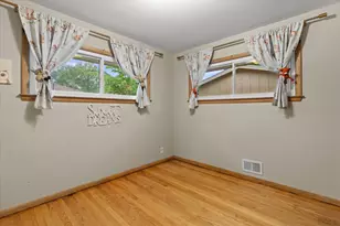8244 W Acacia St, Milwaukee, WI 53223 - Photo 20