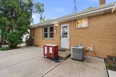 8244 W Acacia St, Milwaukee, WI 53223 - Photo 32