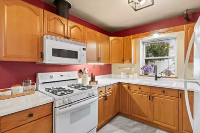 8244 W Acacia St, Milwaukee, WI 53223 - Photo 10