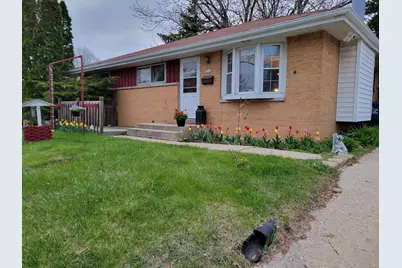 8244 W Acacia St, Milwaukee, WI 53223 - Photo 2