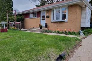 8244 W Acacia St, Milwaukee, WI 53223 - Photo 2