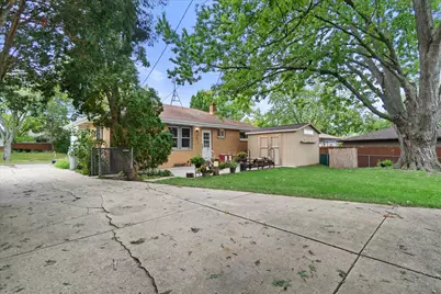 8244 W Acacia St, Milwaukee, WI 53223 - Photo 28
