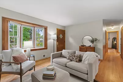 8244 W Acacia St, Milwaukee, WI 53223 - Photo 6