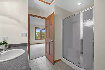 W240N2377  Range Line Ct #B, Pewaukee, WI 53072 - Photo 34