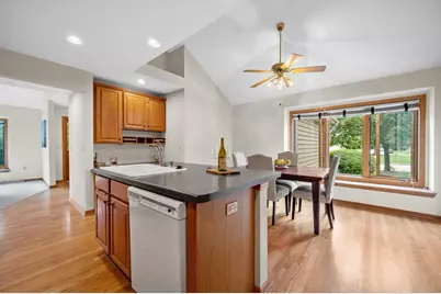 W240N2377  Range Line Ct #B, Pewaukee, WI 53072 - Photo 8