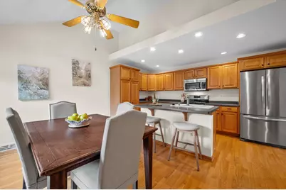 W240N2377  Range Line Ct #B, Pewaukee, WI 53072 - Photo 10