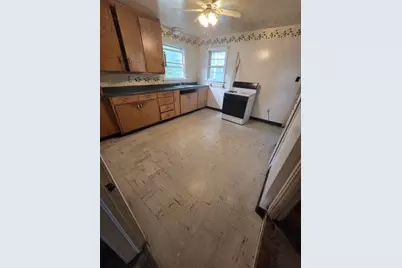 222  Harrison St, Racine, WI 53404 - Photo 6